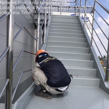 Mẫu cầu thang inox ngoài trời đẹp đơn giản - bền cùng thời gian