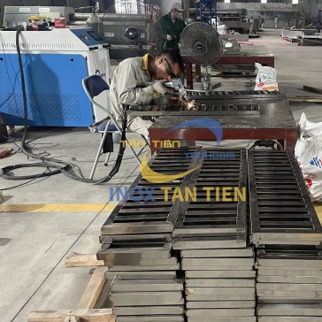 Tấm grating inox công nghiệp 
