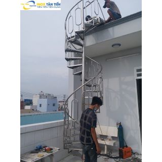 Cầu thang inox sân thượng