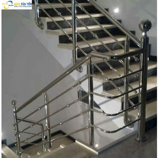 Cầu thang inox trong nhà