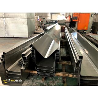 Máng thoát nước inox 316 – thiết bị dẫn nước tuyệt vời cho nhà xưởng