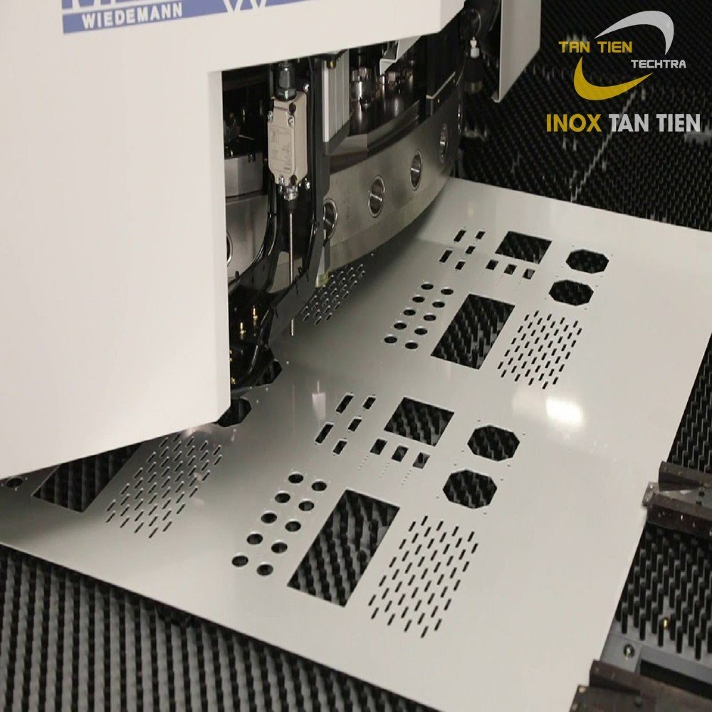 M&aacute;y đột dập CNC với c&ocirc;ng năng hoạt động lớn 