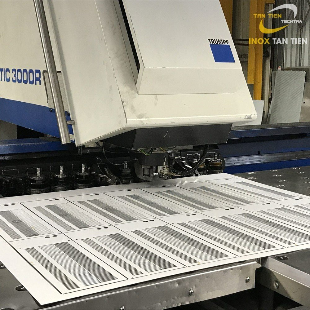 Gia c&ocirc;ng đục lỗ tấm inox