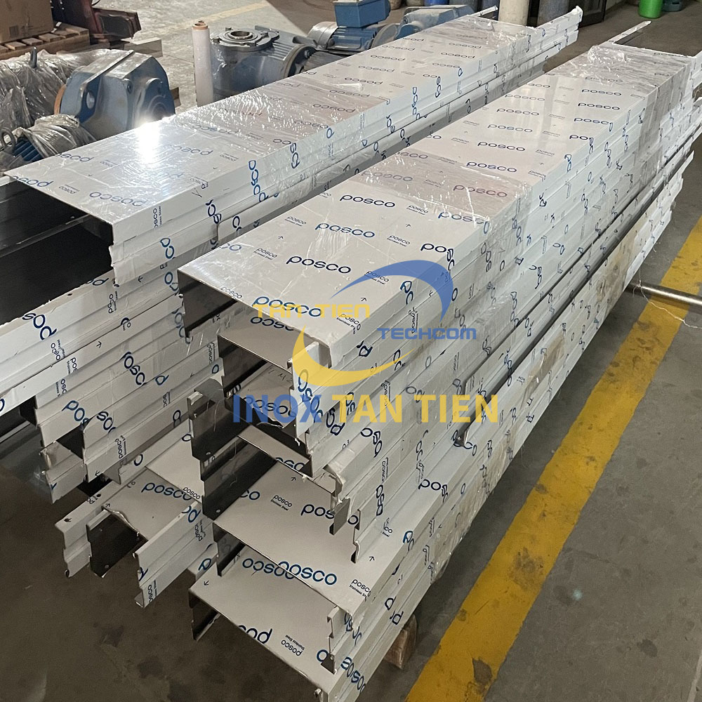 Ốp thang m&aacute;y inox