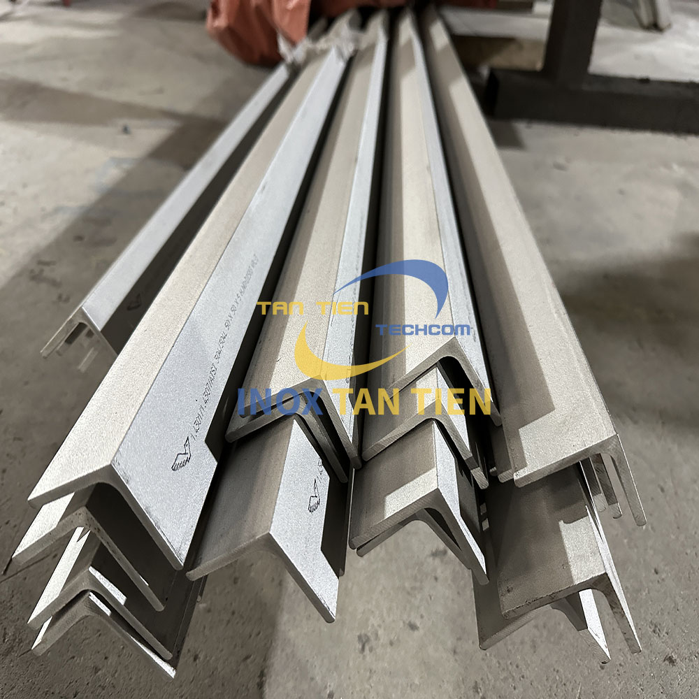 Thanh V đ&uacute;c inox 