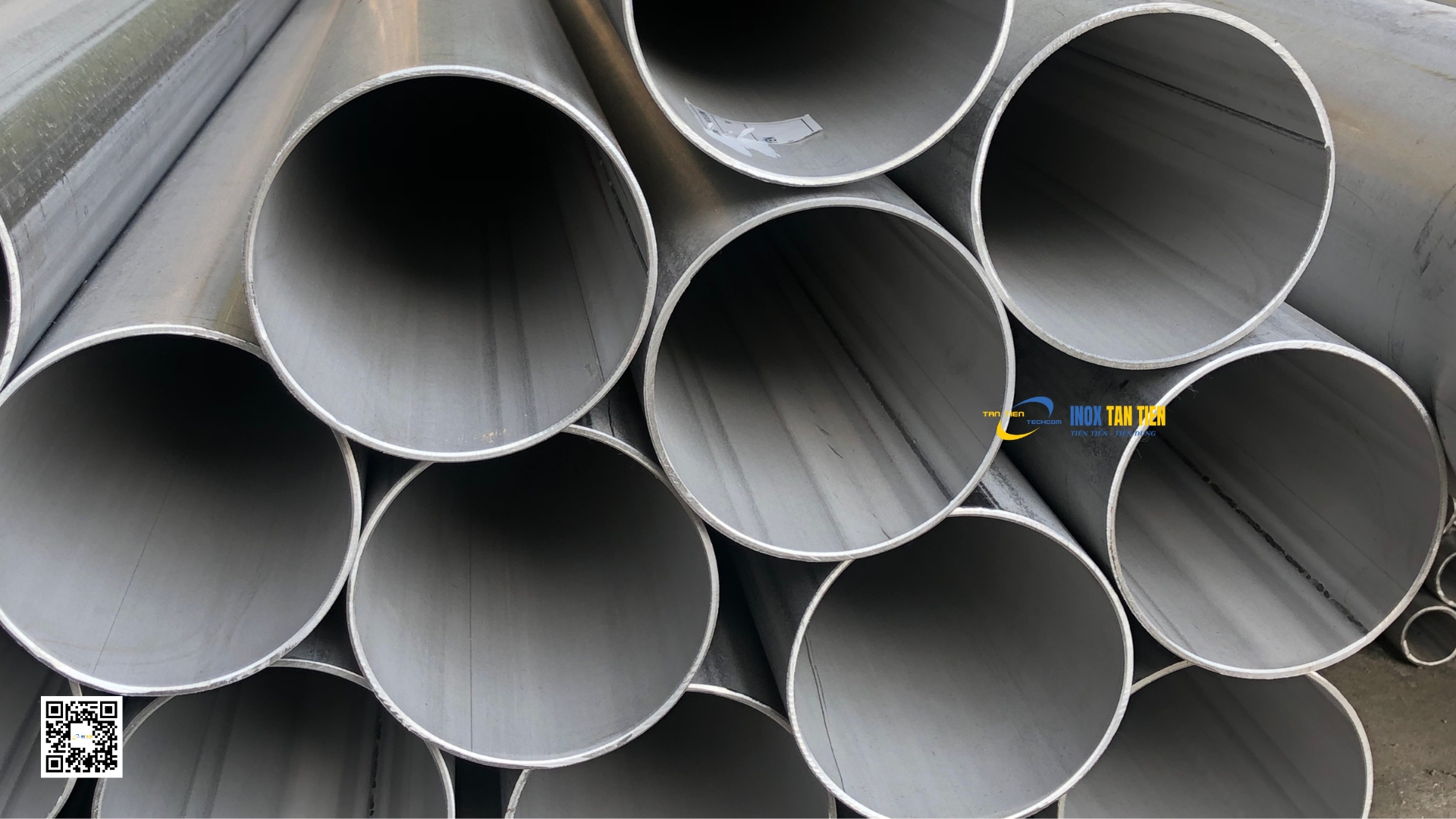 Ống inox 304 phi 60 l&agrave; loại ống được l&agrave;m từ th&eacute;p kh&ocirc;ng gỉ 304, c&oacute; đường k&iacute;nh ngo&agrave;i l&agrave; 60mm. Ống inox 304 phi 60 được sản xuất theo ti&ecirc;u chuẩn quốc tế,