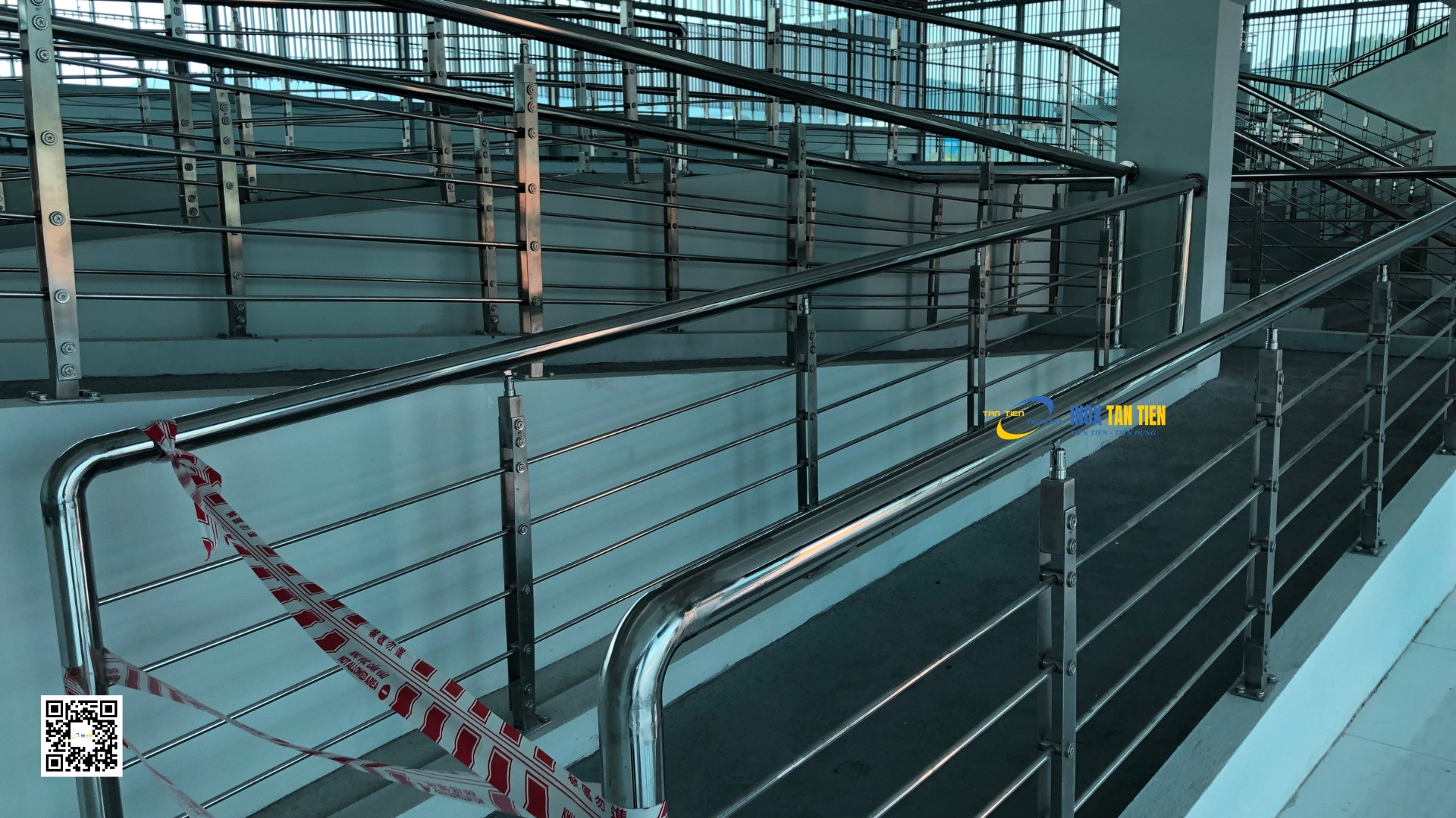 tay vịn cầu thang inox tr&ograve;n